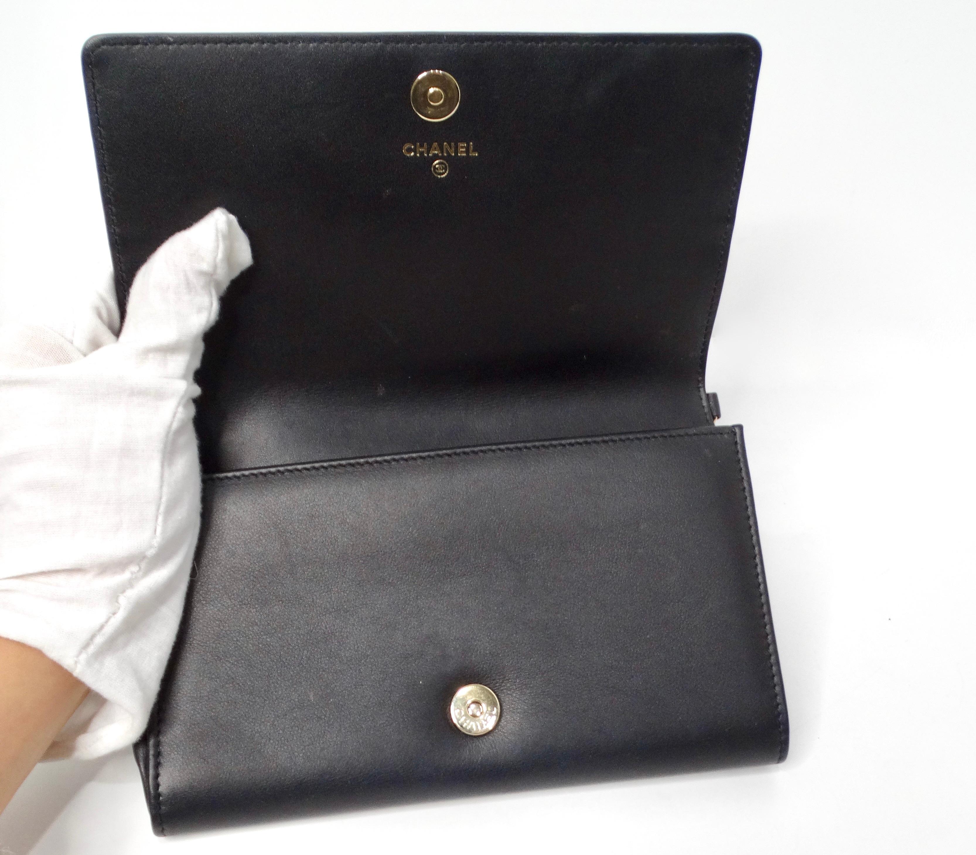 2015 Chanel Zweifarbige Metallic-Lammfell- Boy Clutch mit Kette aus Lammfell im Angebot 4