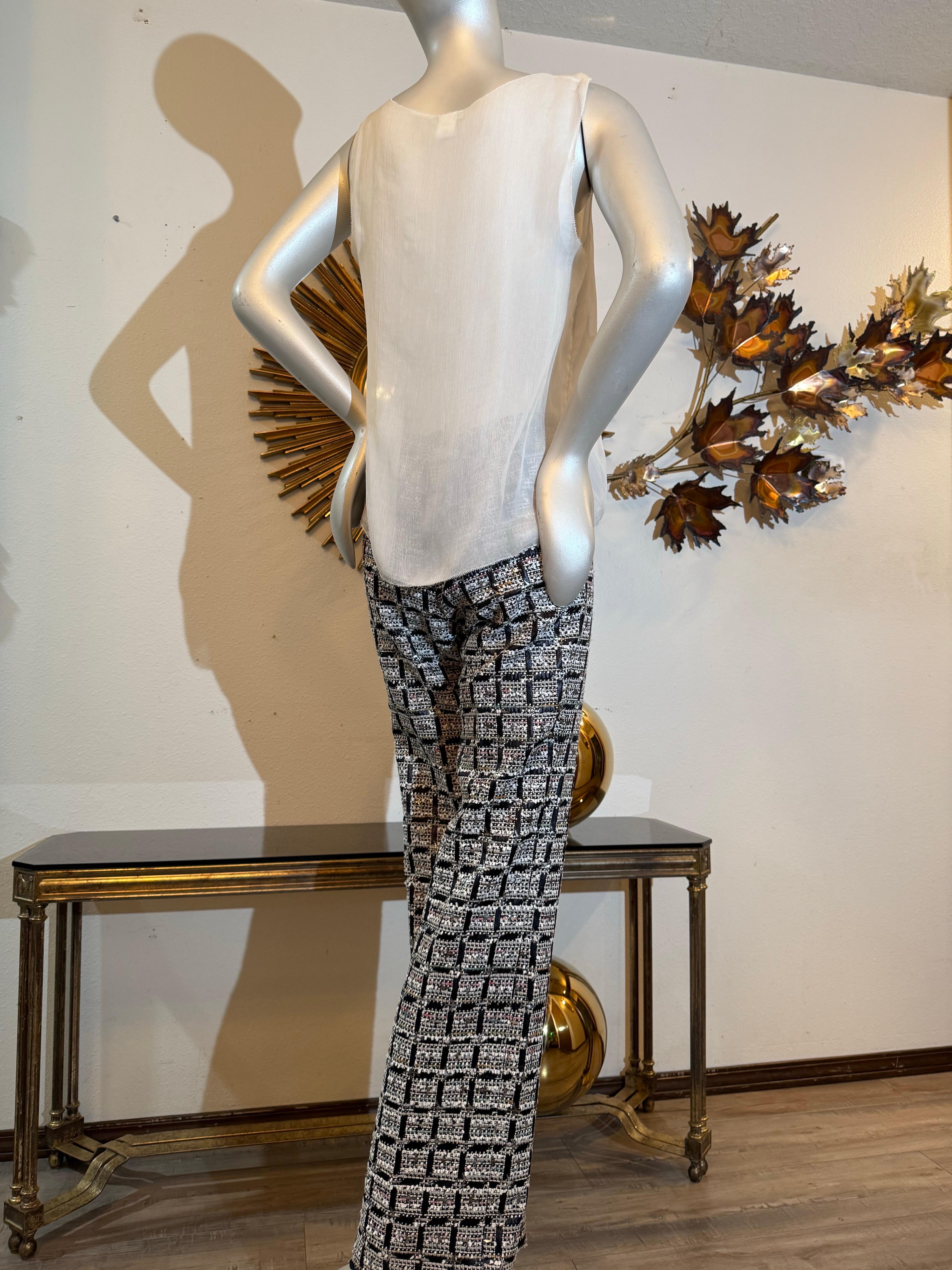 2015 CUSTOM MADE Chanel Pantalon évasé à devant plat en tweed fantaisie Blanc Noir Rose en vente 8