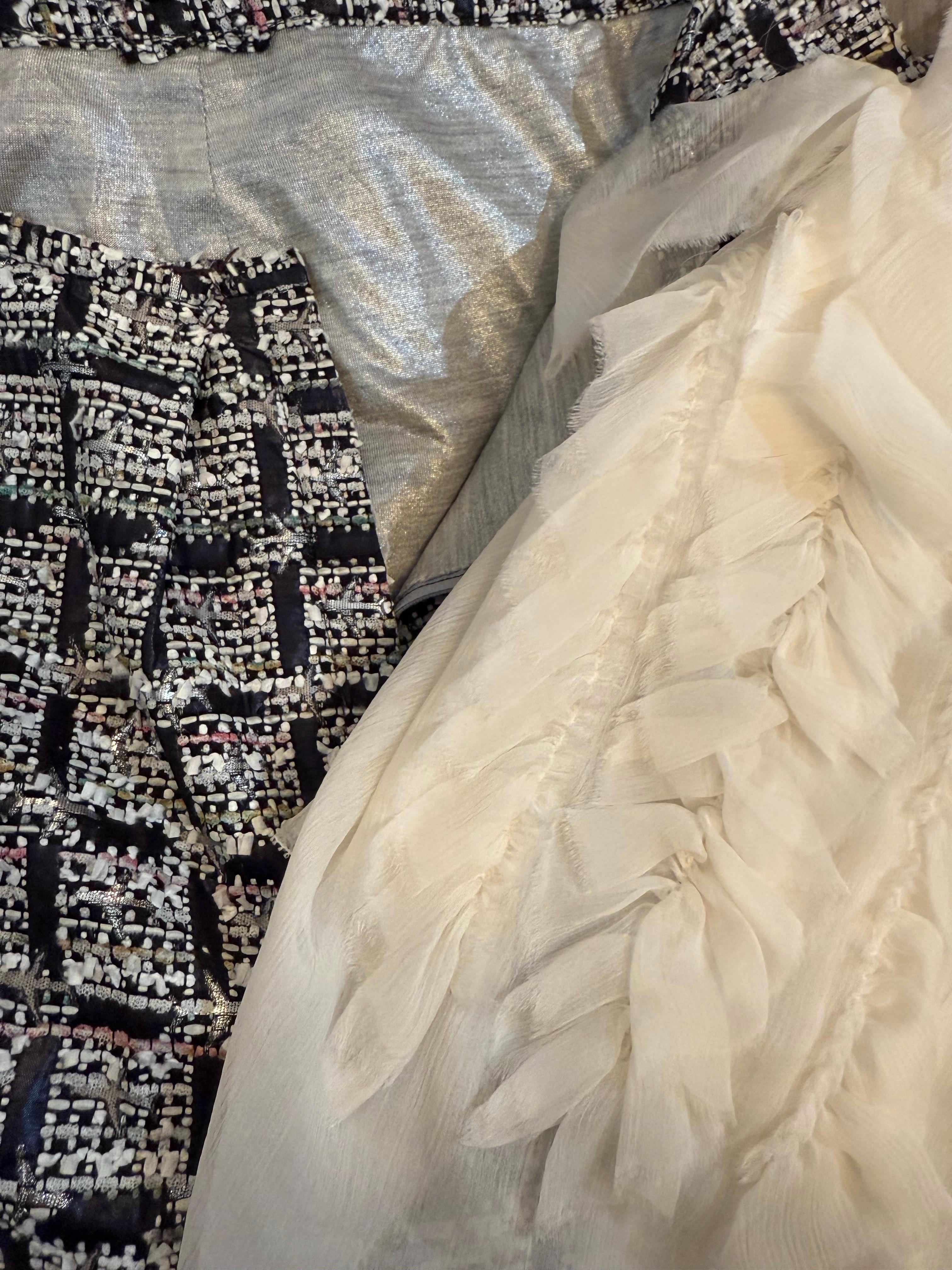 2015 CUSTOM MADE Chanel Pantalon évasé à devant plat en tweed fantaisie Blanc Noir Rose en vente 11