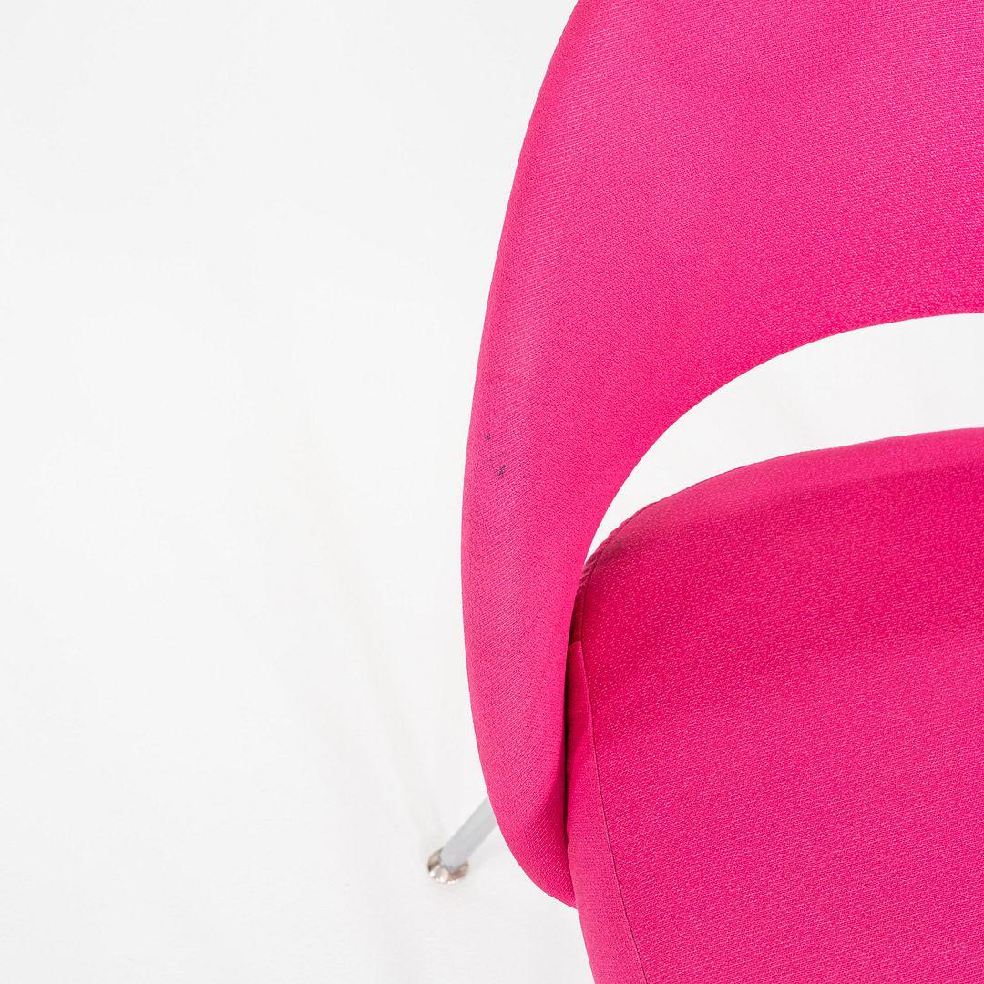 2015 Eero Saarinen for Knoll Armless Executive Dining Chair in Pink Fabric en vente 2