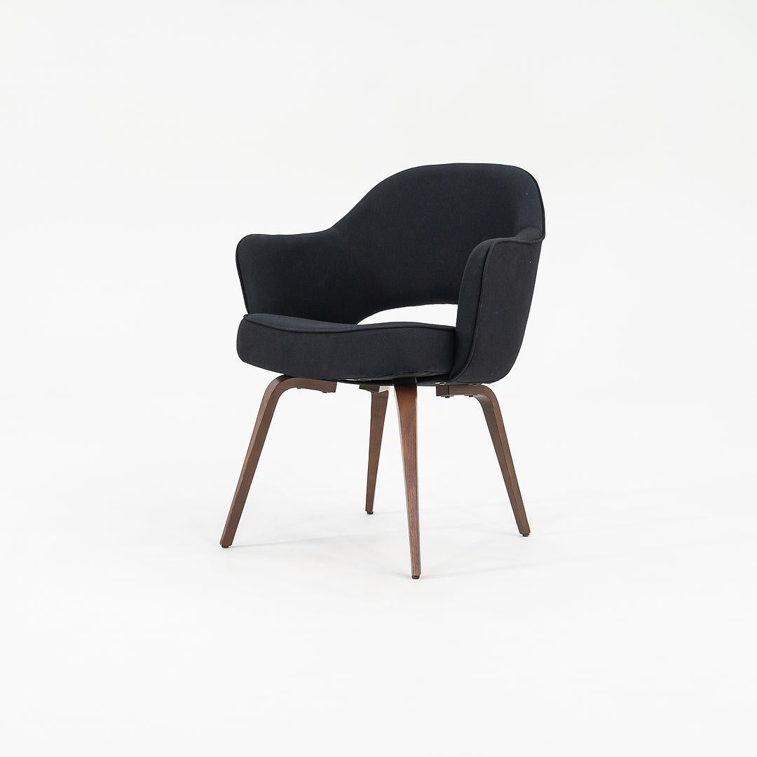 2015 Eero Saarinen para Knoll Sillón Ejecutivo de Tela con Patas de Roble en venta 4