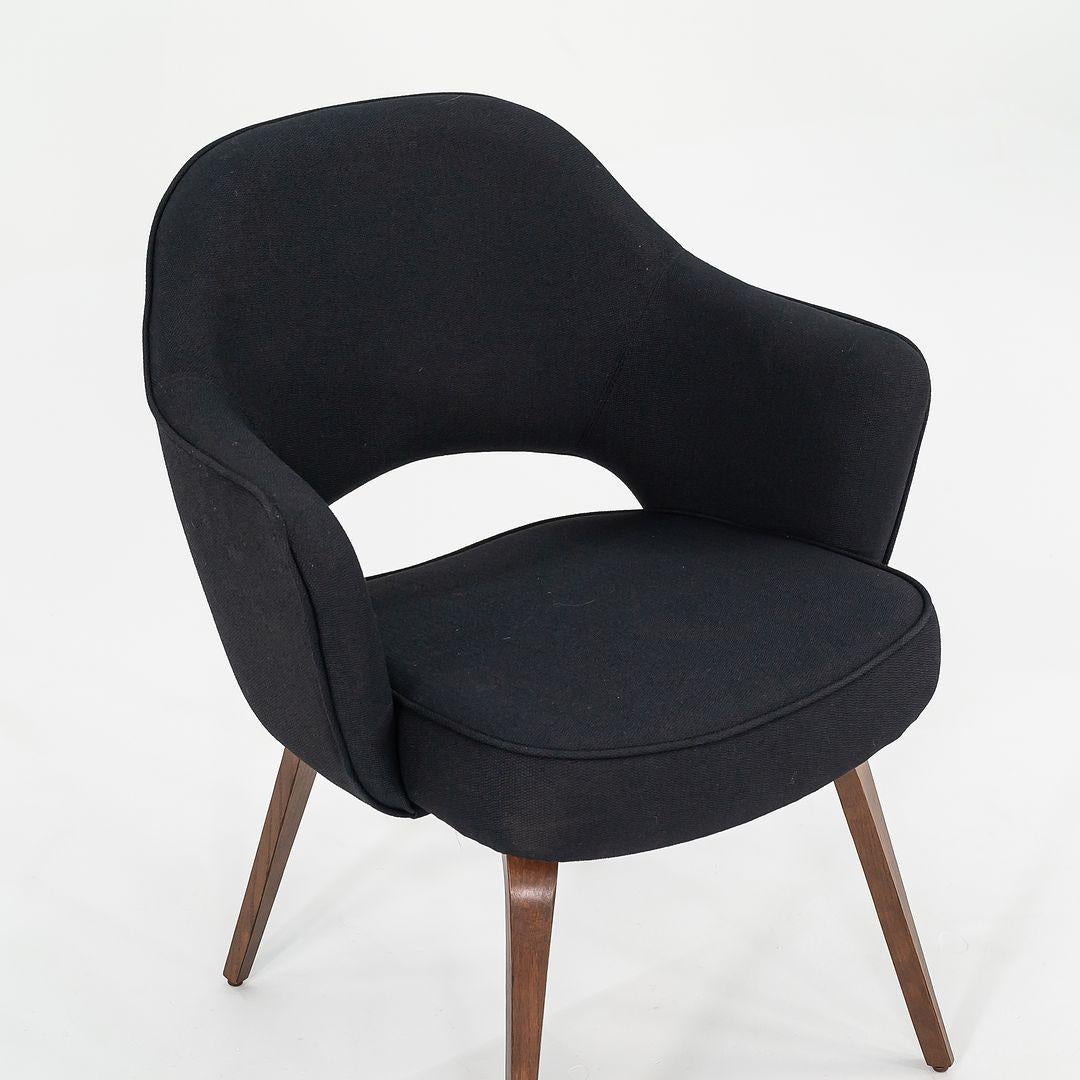 2015 Eero Saarinen para Knoll Sillón Ejecutivo de Tela con Patas de Roble Moderno en venta