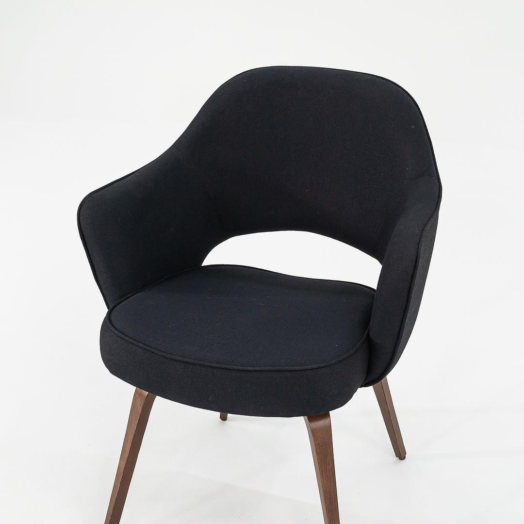 2015 Eero Saarinen para Knoll Sillón Ejecutivo de Tela con Patas de Roble Estadounidense en venta