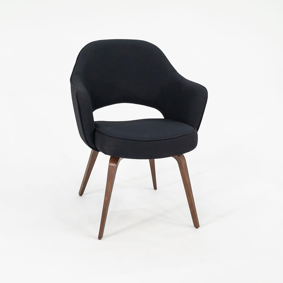 2015 Eero Saarinen para Knoll Sillón Ejecutivo de Tela con Patas de Roble en Bueno estado para la venta en Philadelphia, PA