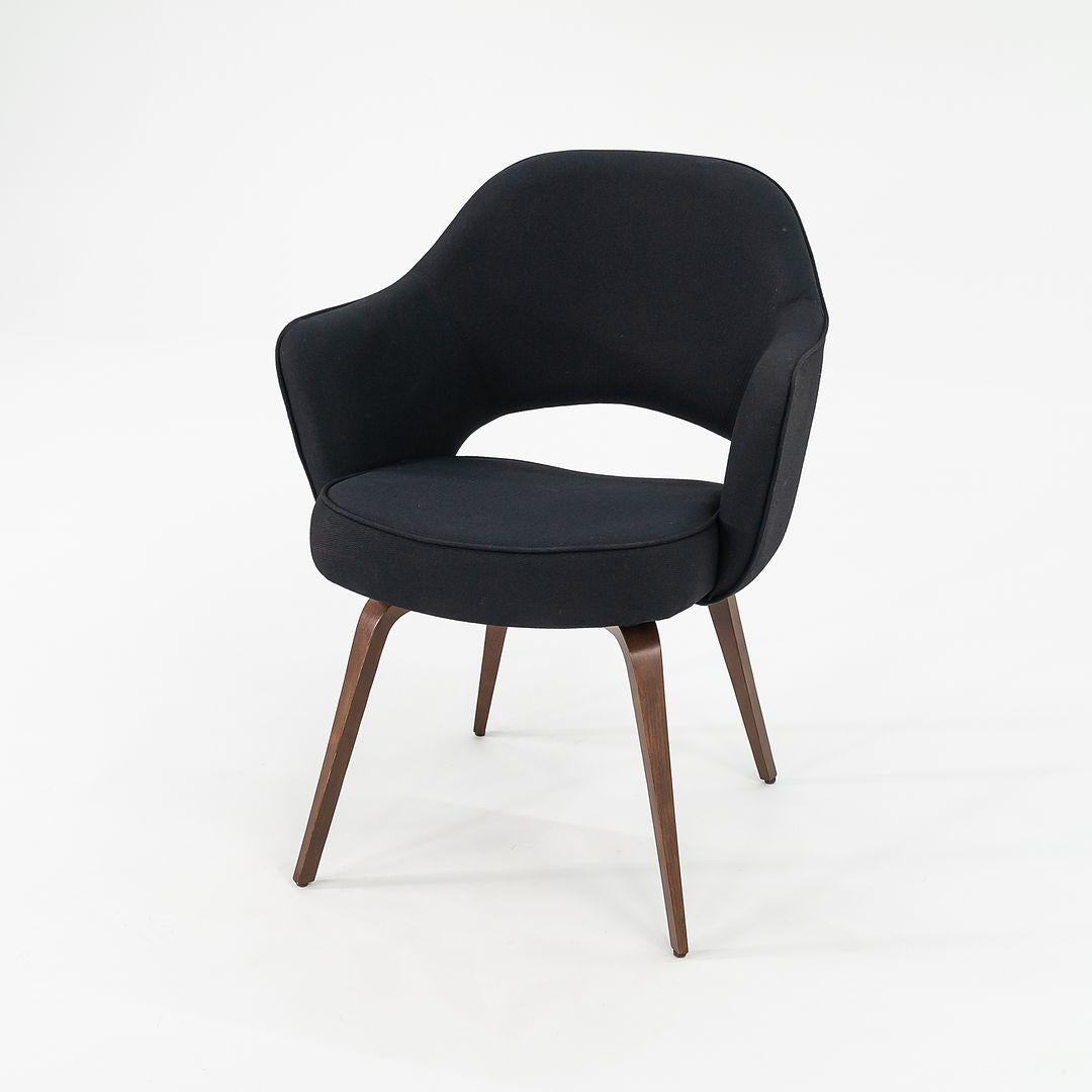 2015 Eero Saarinen para Knoll Sillón Ejecutivo de Tela con Patas de Roble Siglo XXI y contemporáneo en venta