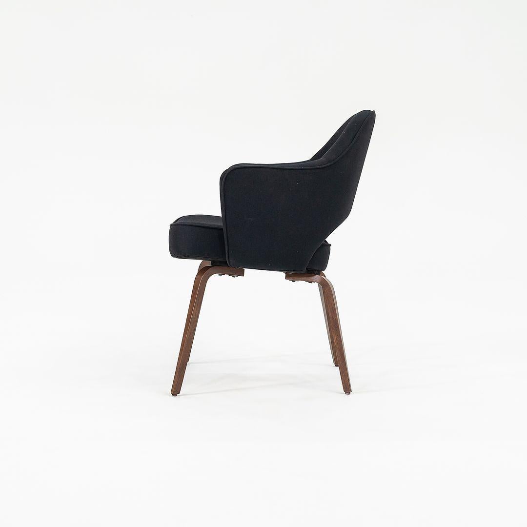 2015 Eero Saarinen para Knoll Sillón Ejecutivo de Tela con Patas de Roble en venta 1