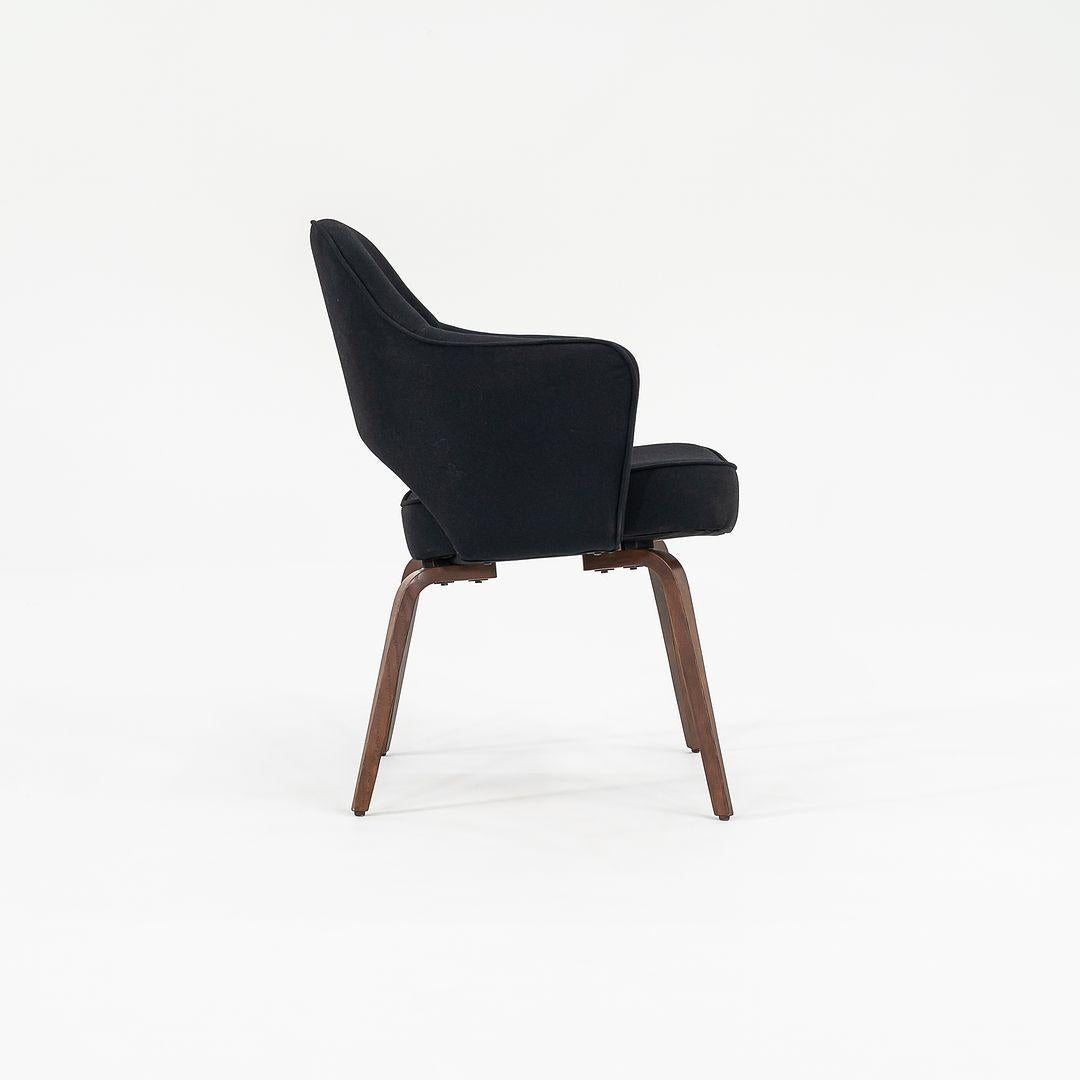 2015 Eero Saarinen para Knoll Sillón Ejecutivo de Tela con Patas de Roble en venta 2