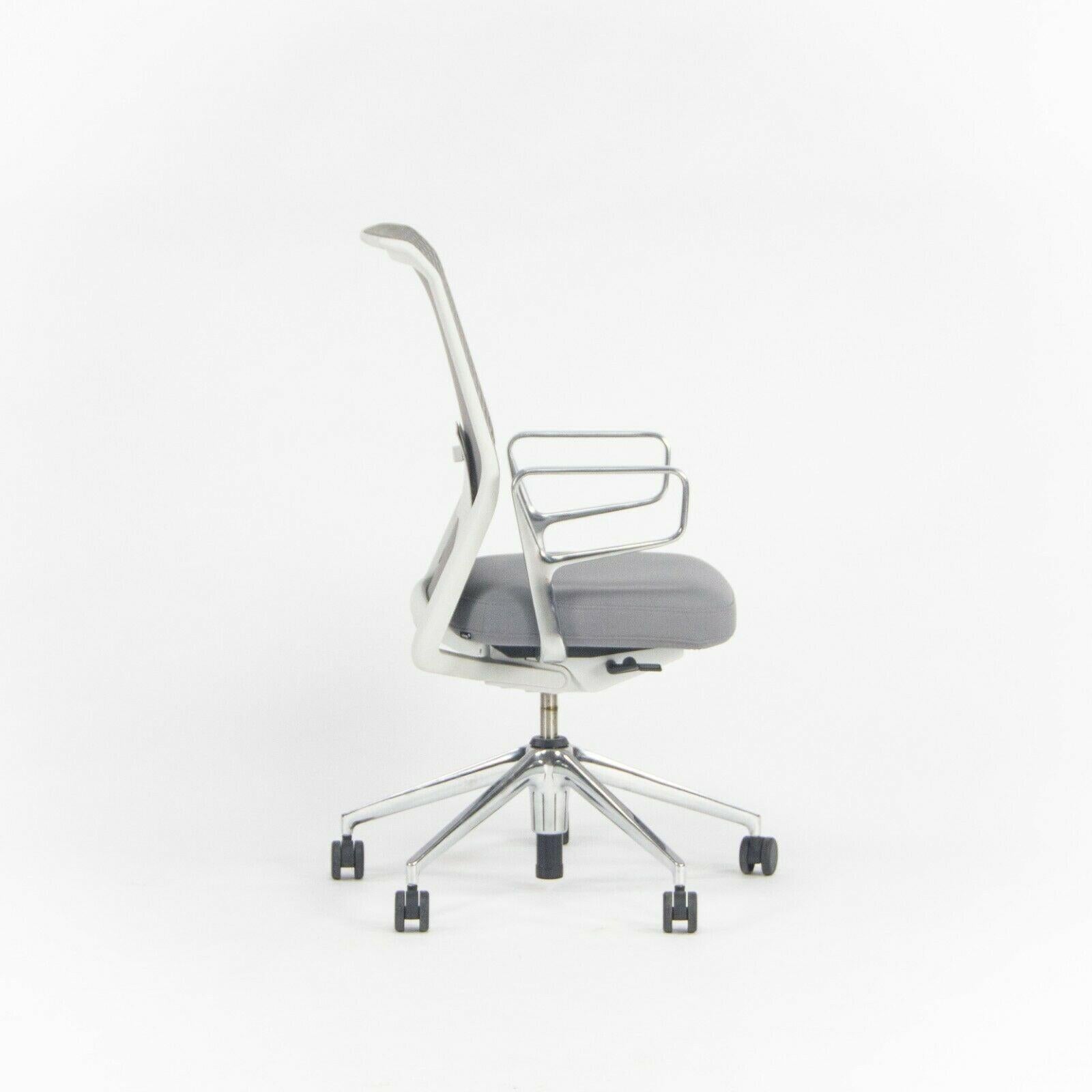 Swiss 2015 Gray Vitra ID Mesh Desk Chairs by Antonio Citterio Polished Arms / Bases For Sale