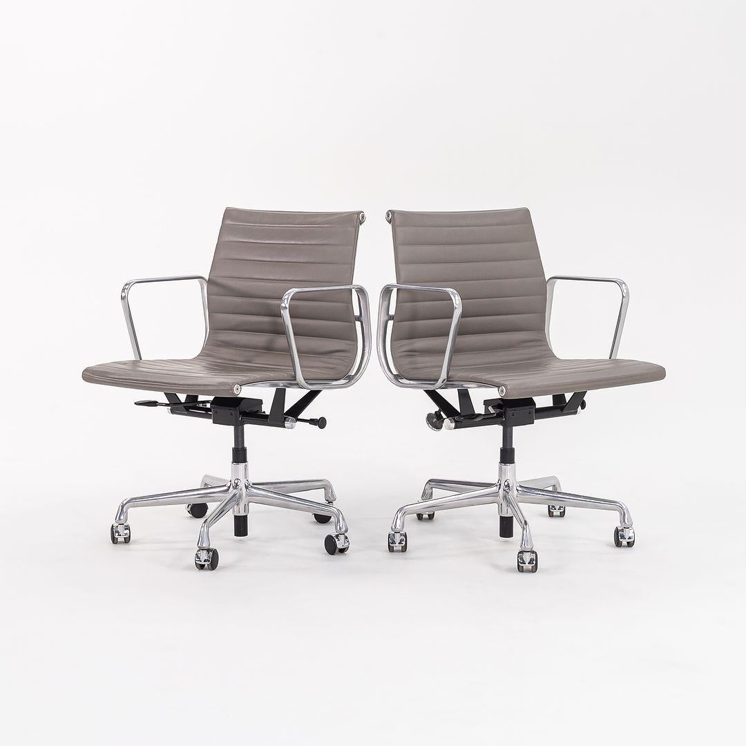 2015 Herman Miller Eames Aluminum Group Management-Schreibtischstuhl aus Leder mit Untergestell im Angebot 5