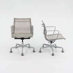 2015 Herman Miller Eames Aluminum Group Management Desk Chair in Silver Mesh