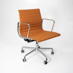 Chaise de bureau de gestion de groupe Eames en tissu jaune en aluminium, Herman Miller 2015