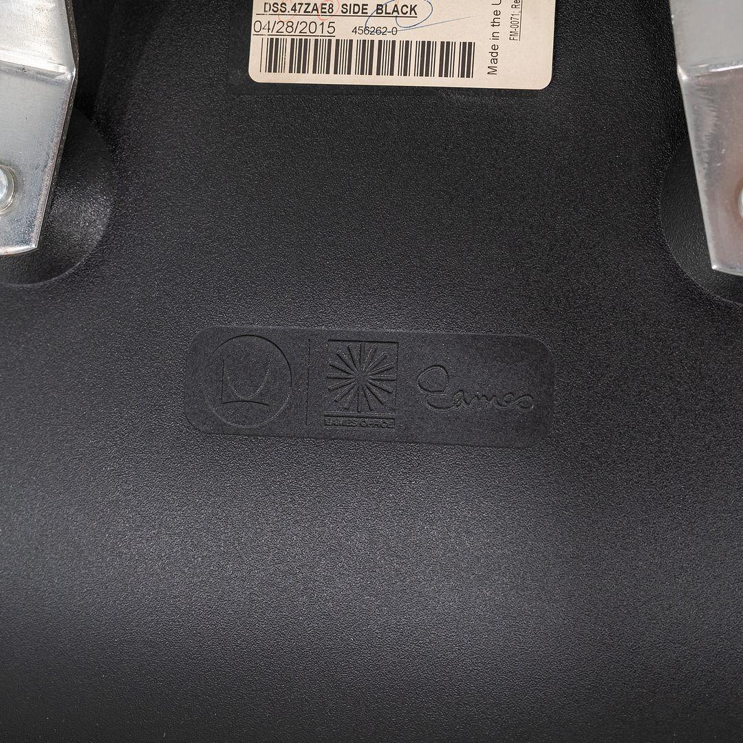 2015 Herman Miller Stacking Eames Plastic Side Shell Dining Chairs 4x Available For Sale 4
