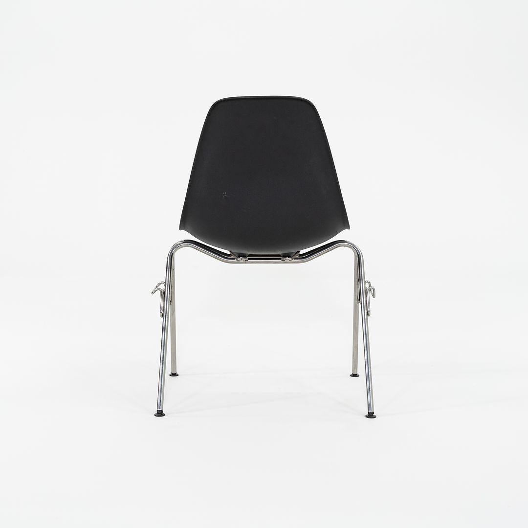 American 2015 Herman Miller Stacking Eames Plastic Side Shell Dining Chairs 4x Available For Sale