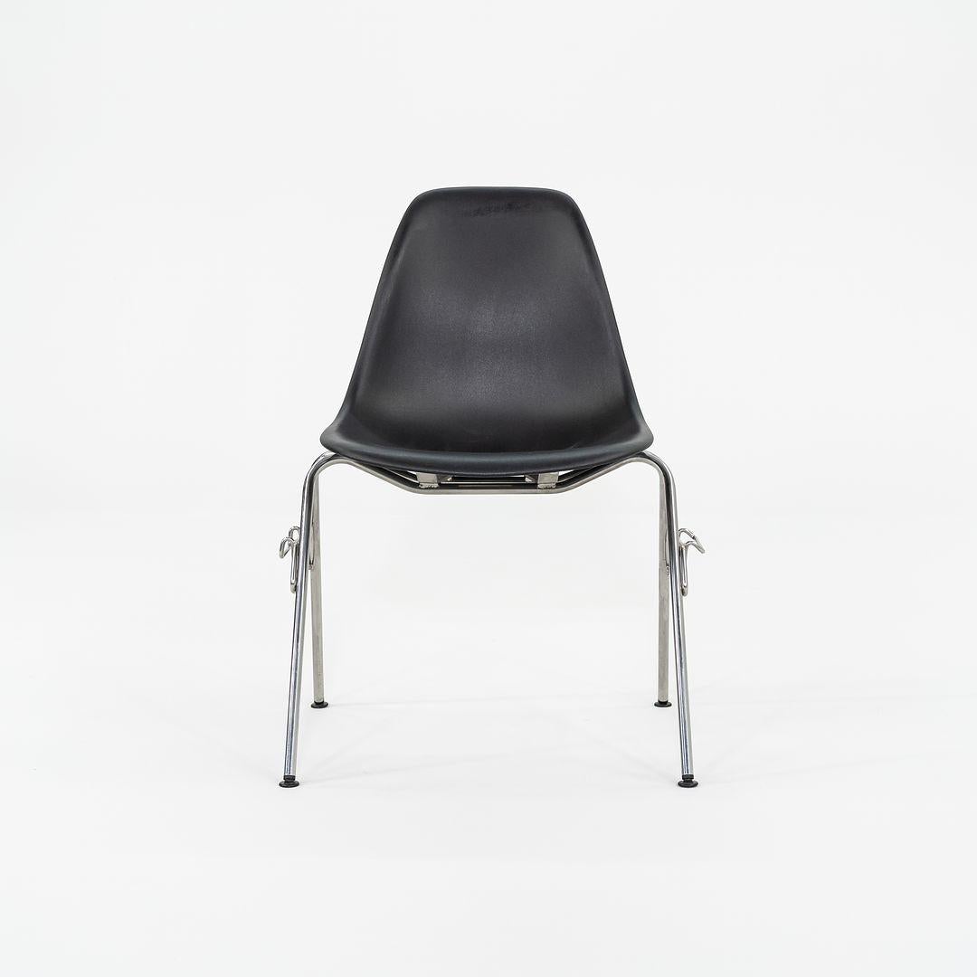 2015 Herman Miller Stacking Eames Plastic Side Shell Dining Chairs 4x Available For Sale 1