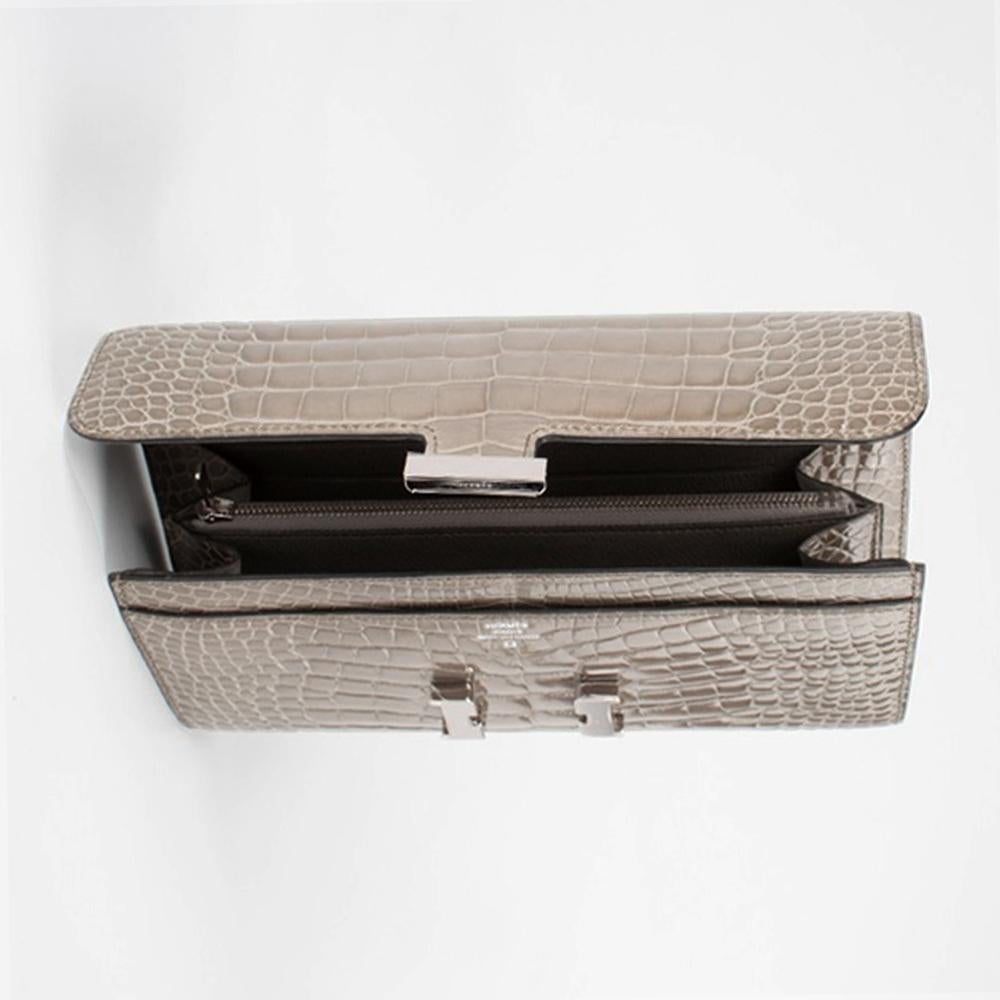 2015 Hermès Gris Tourtarelle Constance Wallet In Excellent Condition In London, GB