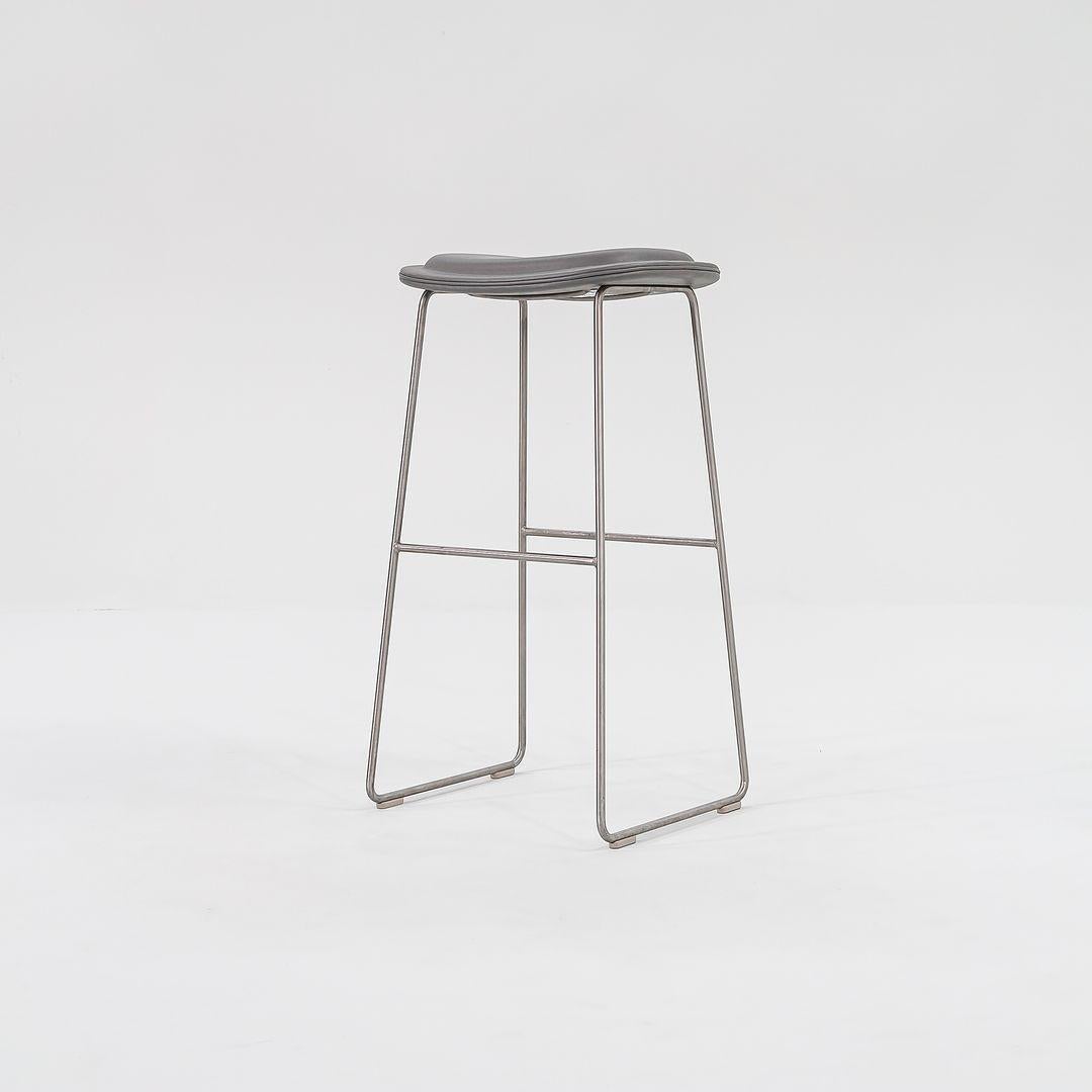 Moderno 2015 Sgabelli Hi-Pad Bar di Jasper Morrison per Cappellini in pelle grigia in vendita