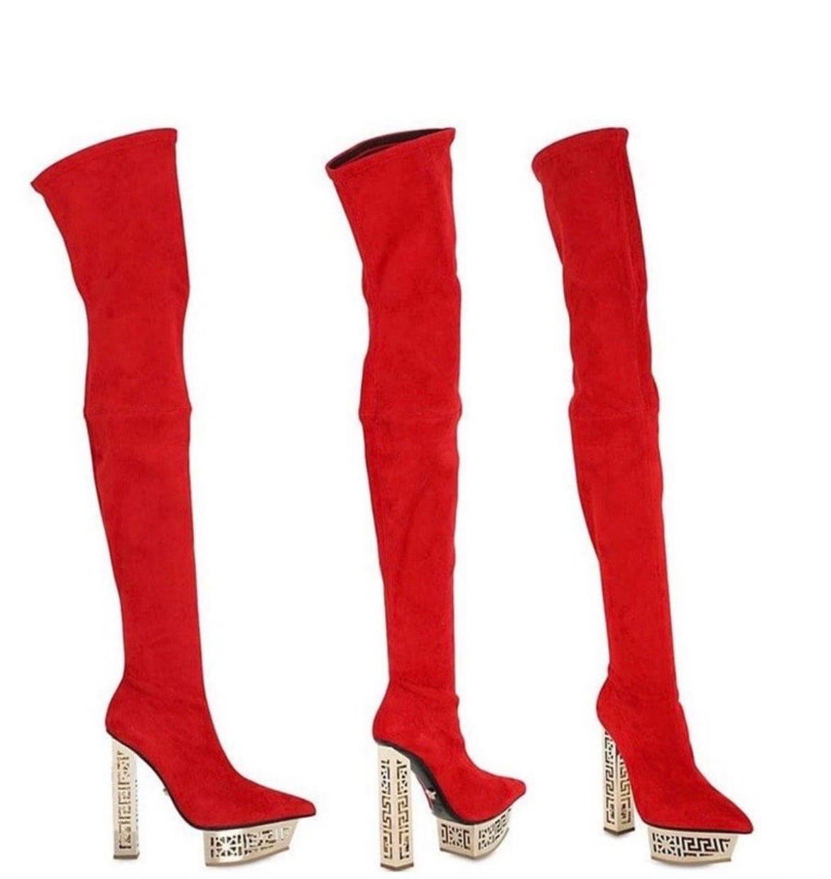 Bottes hautes Versace 2015 Look #8 en cuir suédé rouge Taille 38 - 8 Neuf - En vente à Montgomery, TX