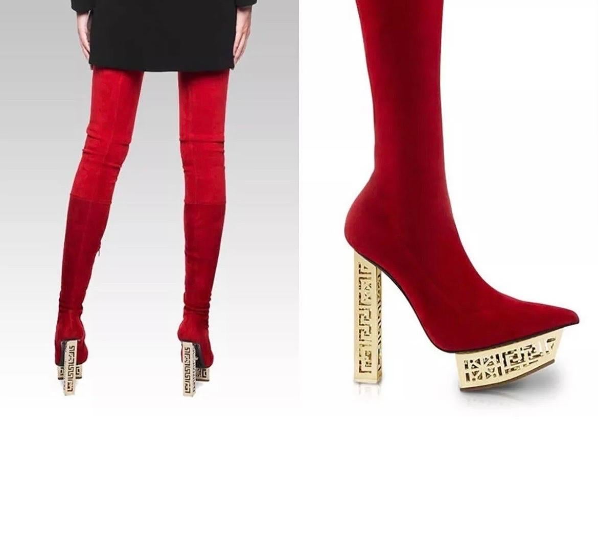 Bottes hautes Versace 2015 Look #8 en cuir suédé rouge Taille 38 - 8 en vente 1