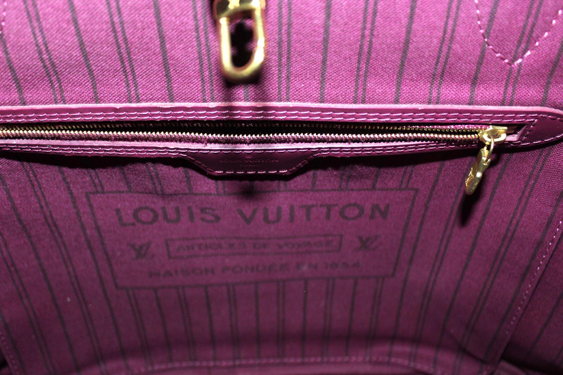 2015 Louis Vuitton Monogram Neverfull MM Totem Bag In New Condition In Torre Del Greco, IT