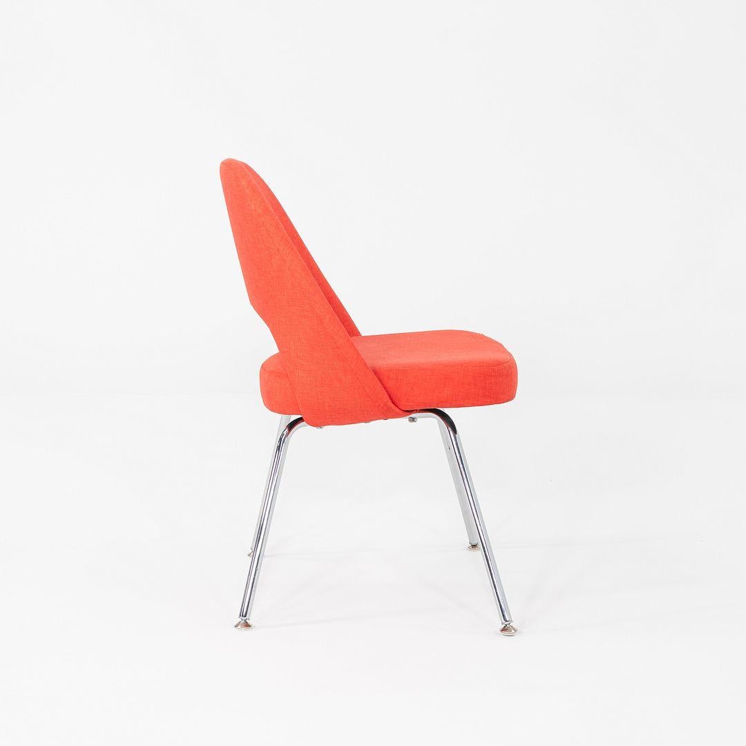 2015 Paire de chaises de salle à manger sans bras Eero Saarinen pour Knoll Tissu rouge en vente 5