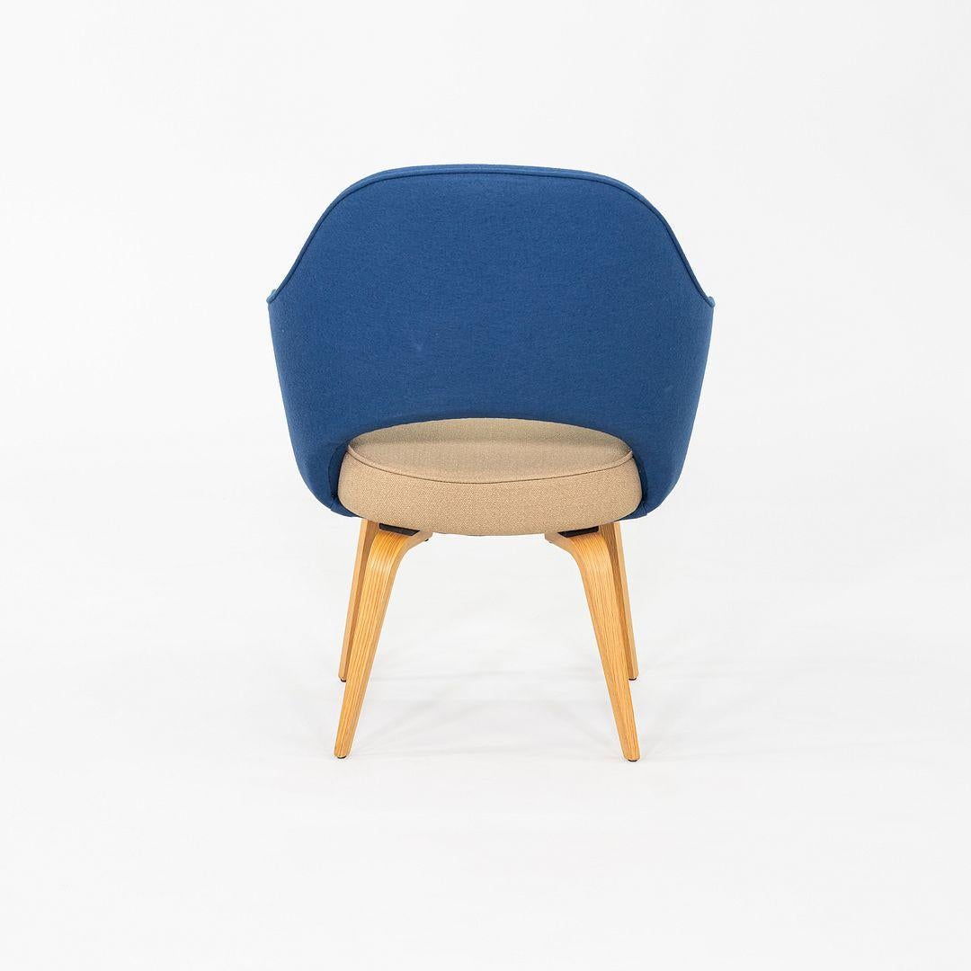 2015 Pair of Eero Saarinen for Knoll Dining Arm Chairs with Wooden Legs en vente 3