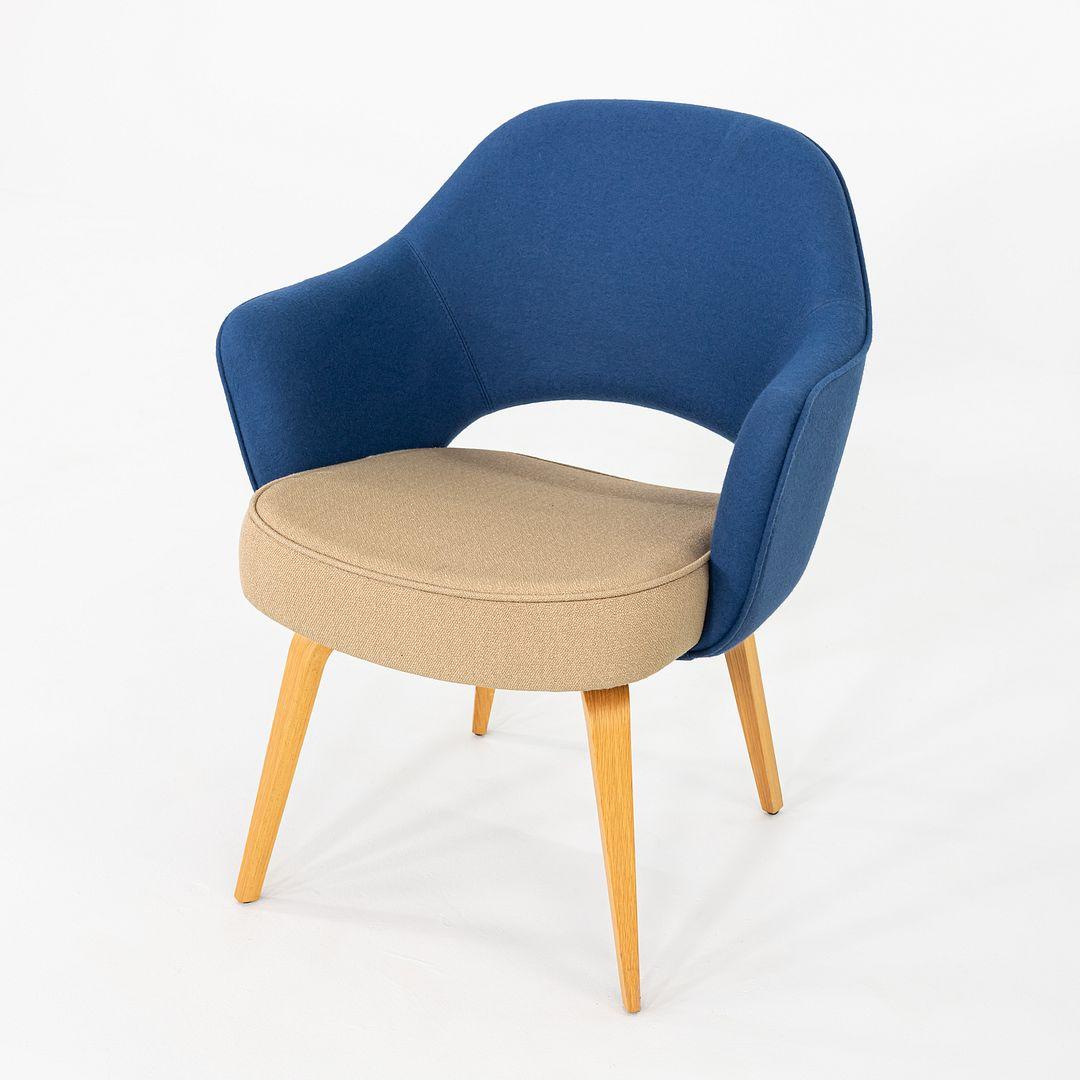 2015 Pair of Eero Saarinen for Knoll Dining Arm Chairs with Wooden Legs en vente 4