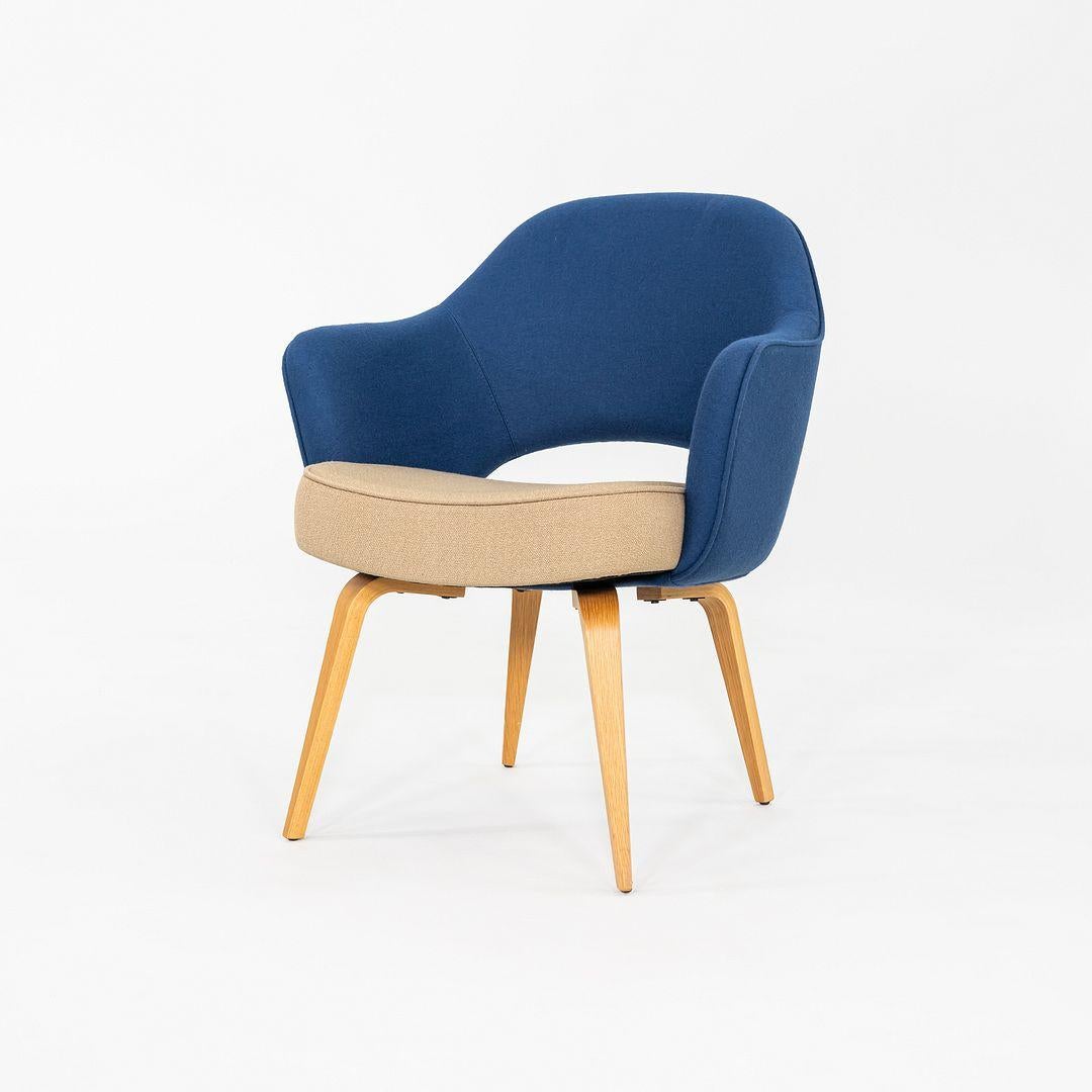 Américain 2015 Pair of Eero Saarinen for Knoll Dining Arm Chairs with Wooden Legs en vente