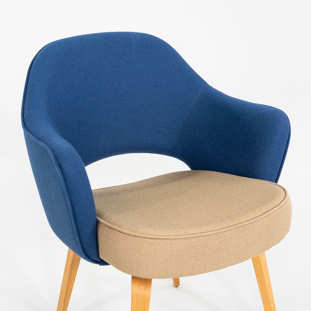 XXIe siècle et contemporain 2015 Pair of Eero Saarinen for Knoll Dining Arm Chairs with Wooden Legs en vente