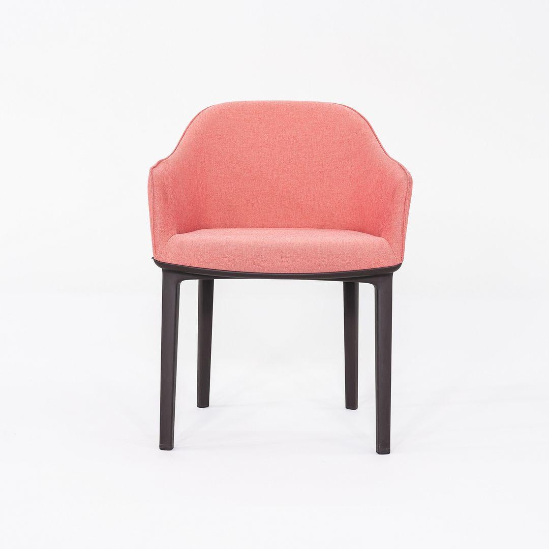 Moderno 2015 Ronan and Erwan Bouroullec per Vitra Poltrone Softshell in tessuto rosso in vendita