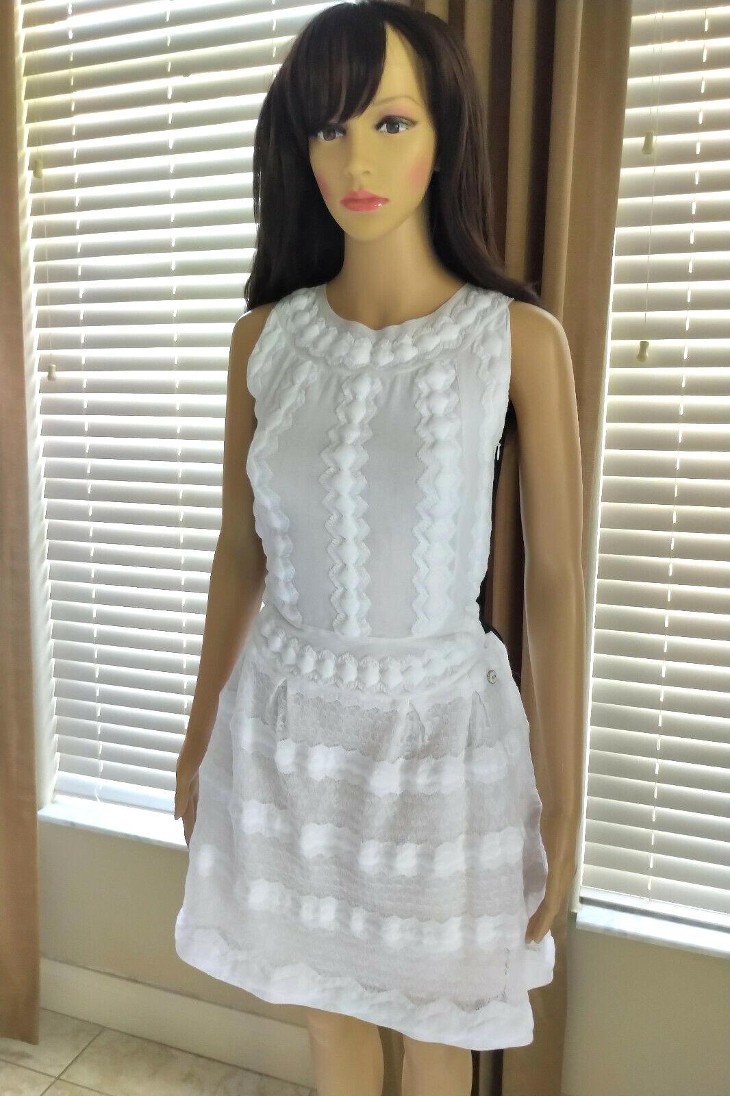 2015 SS15 Chanel Angelic White Camellia Embellished A-Line Dress FR 36/ US 2 4 For Sale 2