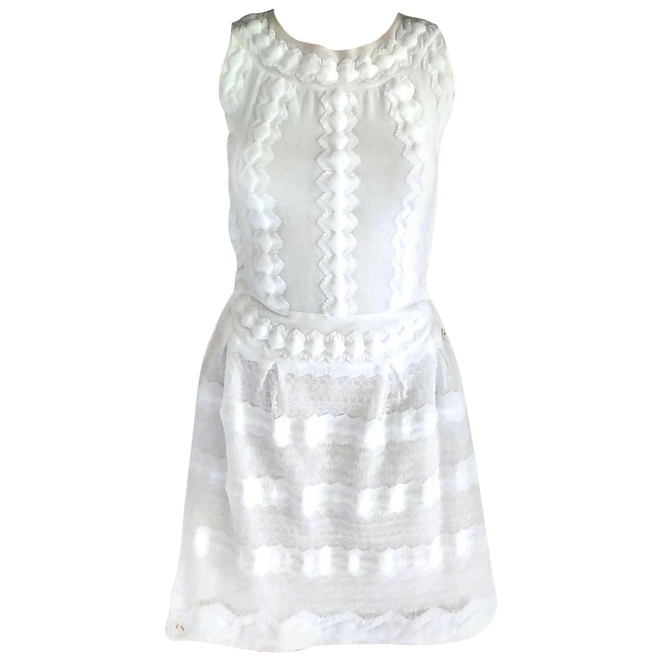 2015 SS15 Chanel Angelic White Camellia Embellished A-Line Dress FR 36/ US 2 4 For Sale