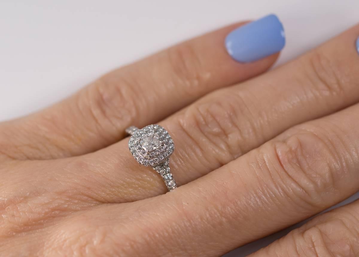 2015 Tiffany & Co. Anillo de compromiso de platino con diamantes Soleste 6