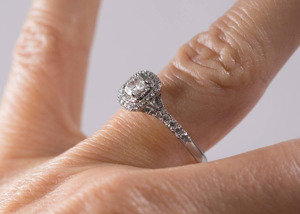 2015 Tiffany & Co. Soleste Diamond Platinum Engagement Ring For Sale 4