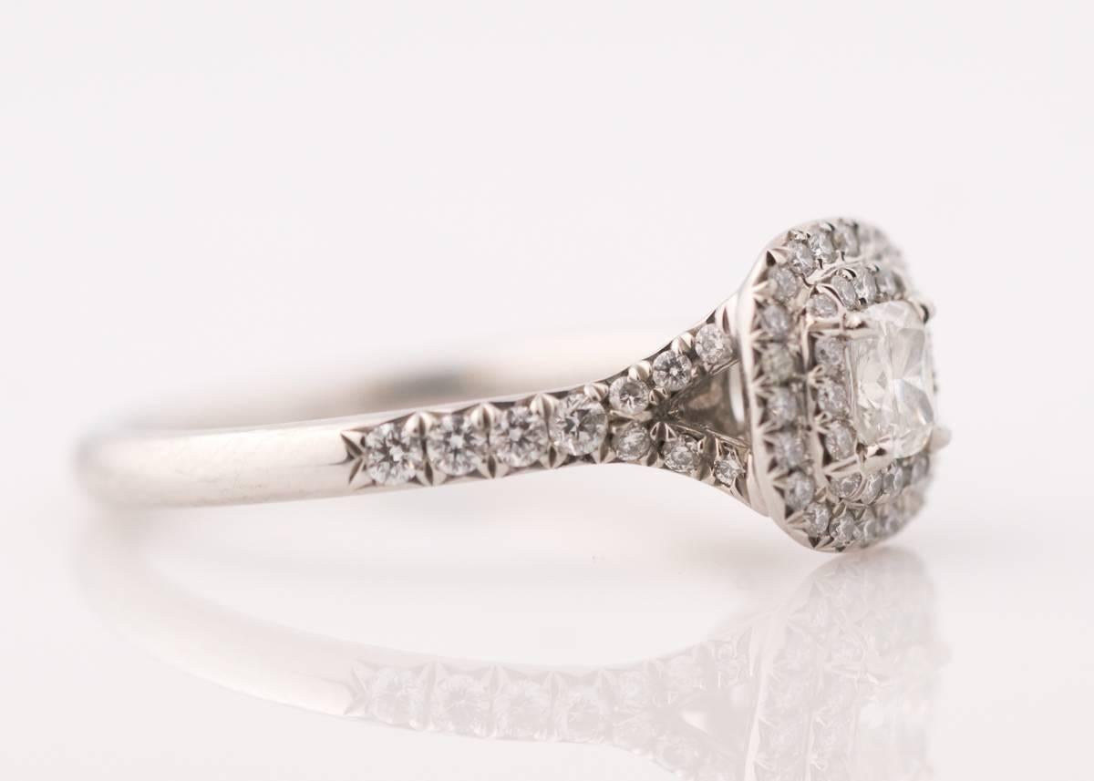 2015 Tiffany & Co. Anillo de compromiso de platino con diamantes Soleste Moderno