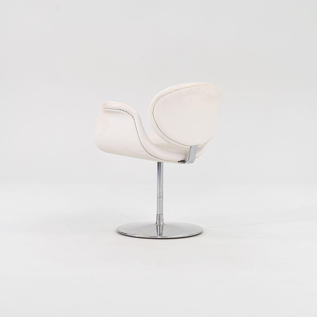 Moderne 2016 Artifort Chaise Little Tulip de Pierre Paulin en cuir blanc et chrome en vente