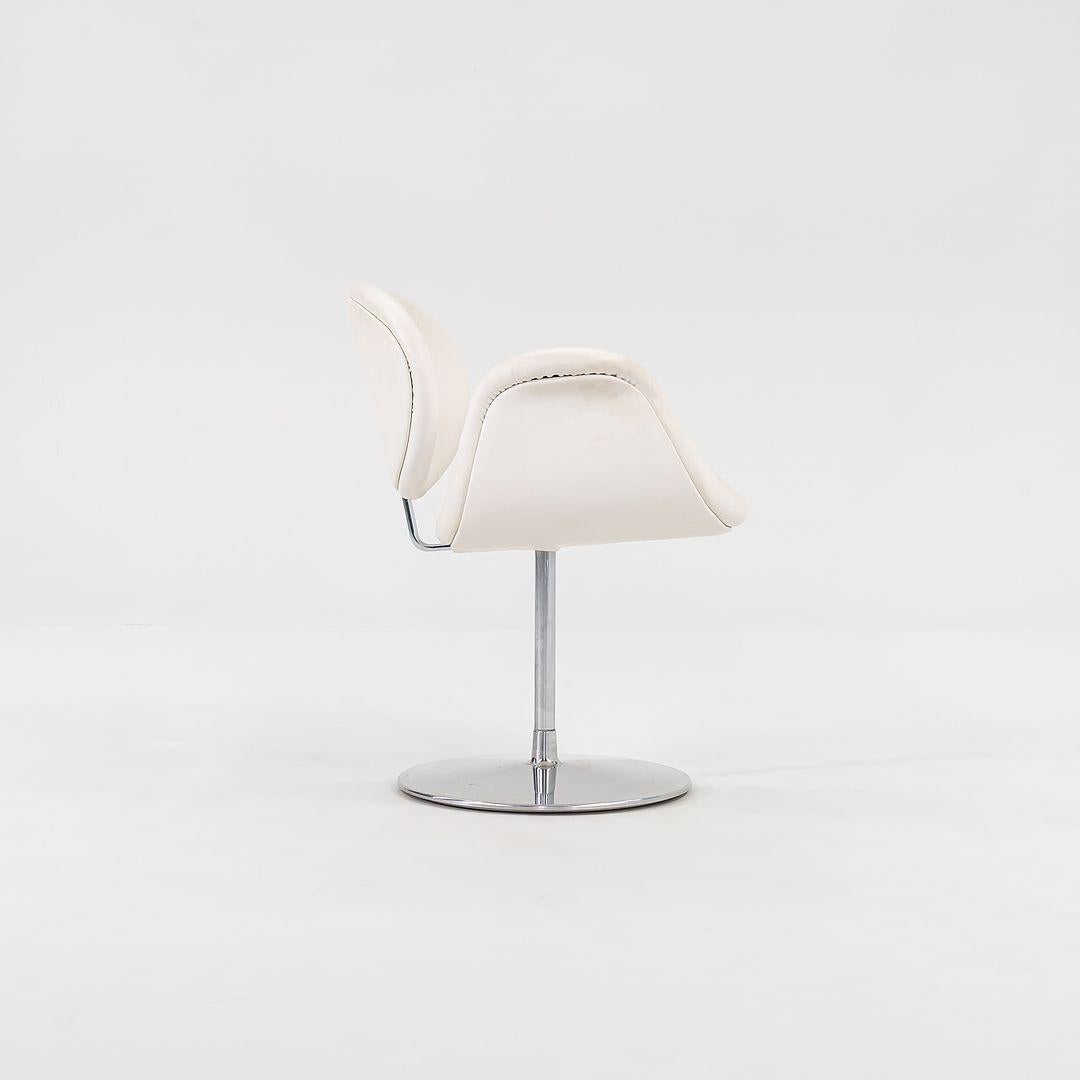 Belge 2016 Artifort Chaise Little Tulip de Pierre Paulin en cuir blanc et chrome en vente