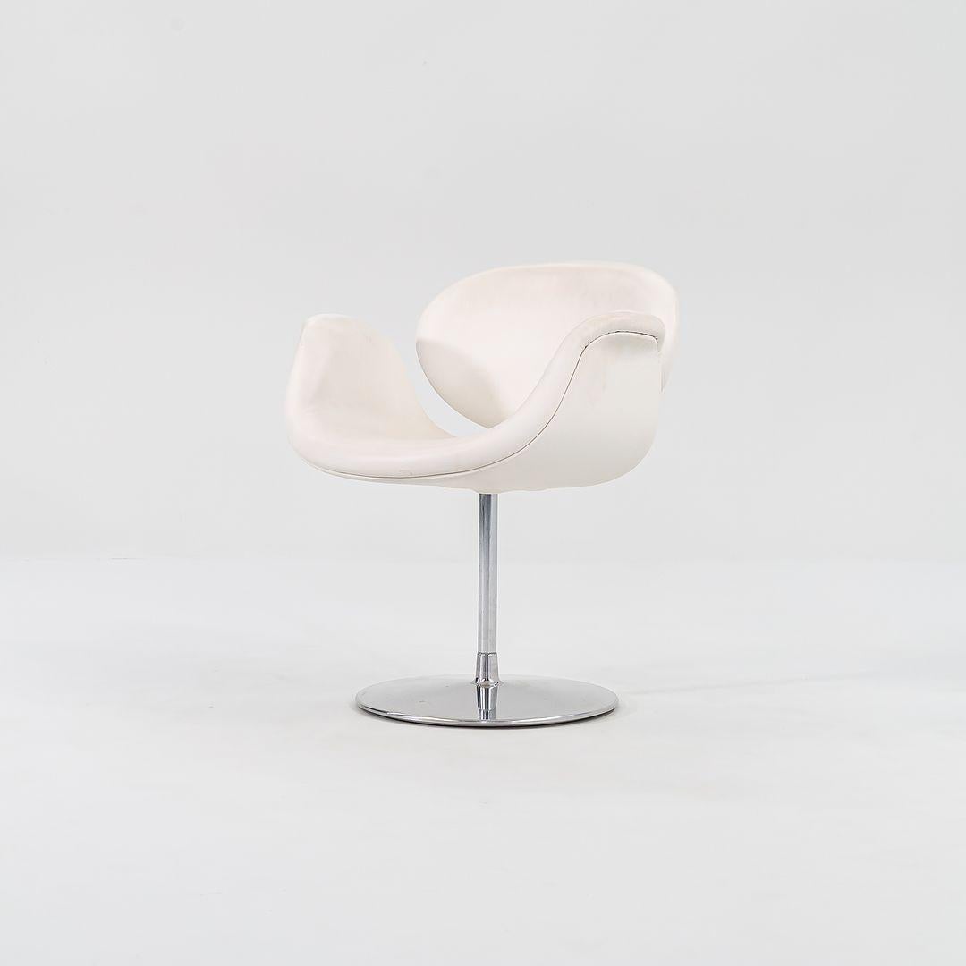 2016 Artifort Chaise Little Tulip de Pierre Paulin en cuir blanc et chrome Bon état - En vente à Philadelphia, PA