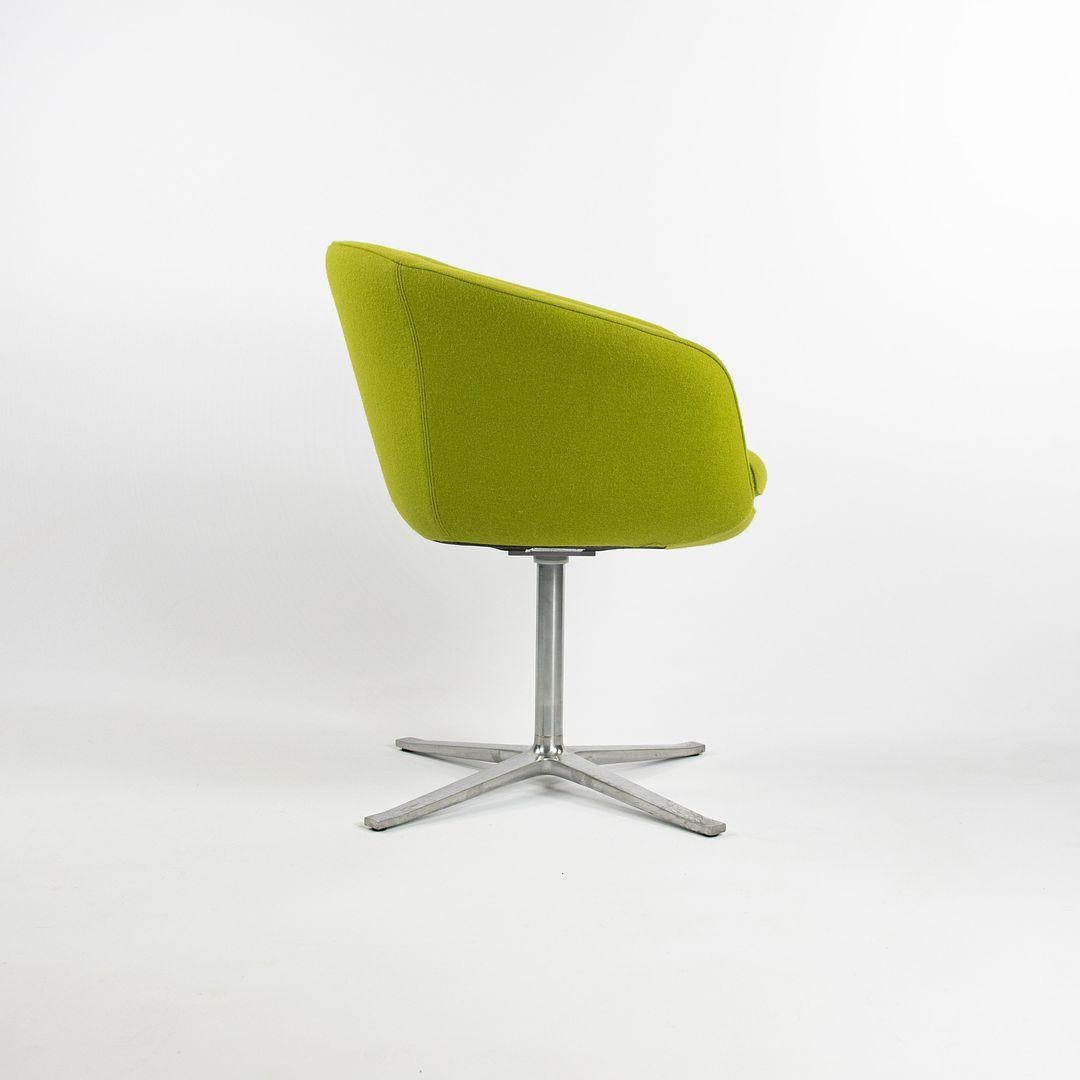 Questa è una sedia girevole Bob Guest, modello 231, disegnata da Luke Pearson e Tom Lloyd per Coalesse / Walter Knoll nel 2014. Queste sedie sono state prodotte nel 2016. Il prezzo indicato comprende una sedia, ma ne abbiamo due disponibili per