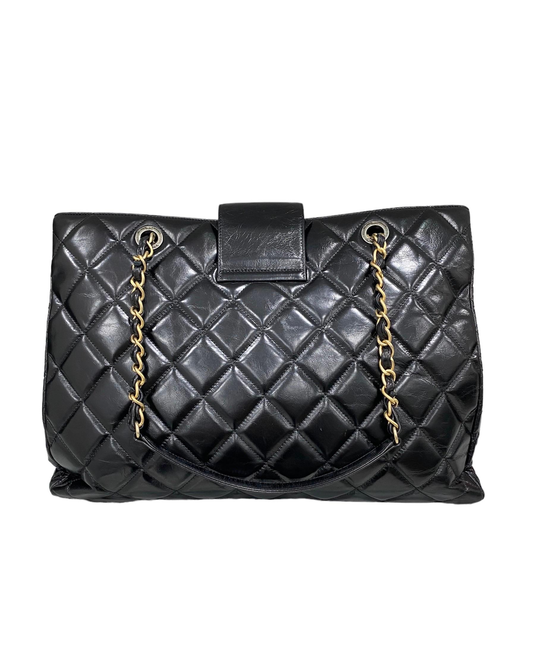 2016 Chanel Shopper Bag Black Shoulder Bag In Good Condition In Torre Del Greco, IT