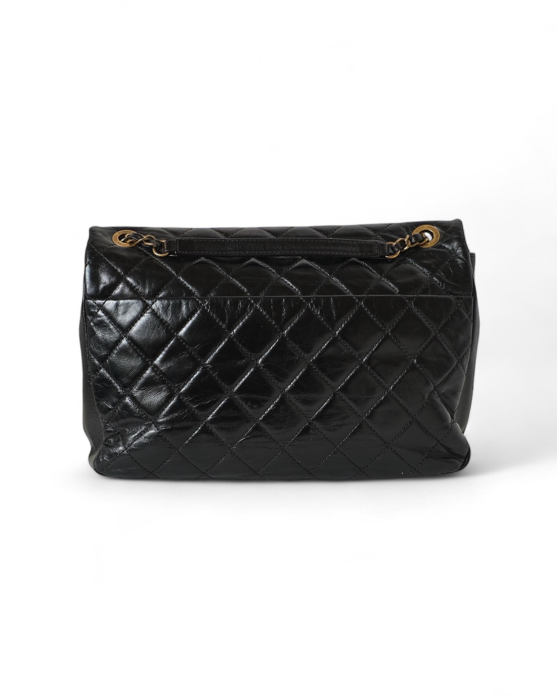 2016 Chanel Urban Mix  Flap Black Quilted Leather Shoulder Bag In Good Condition For Sale In Torre Del Greco, IT