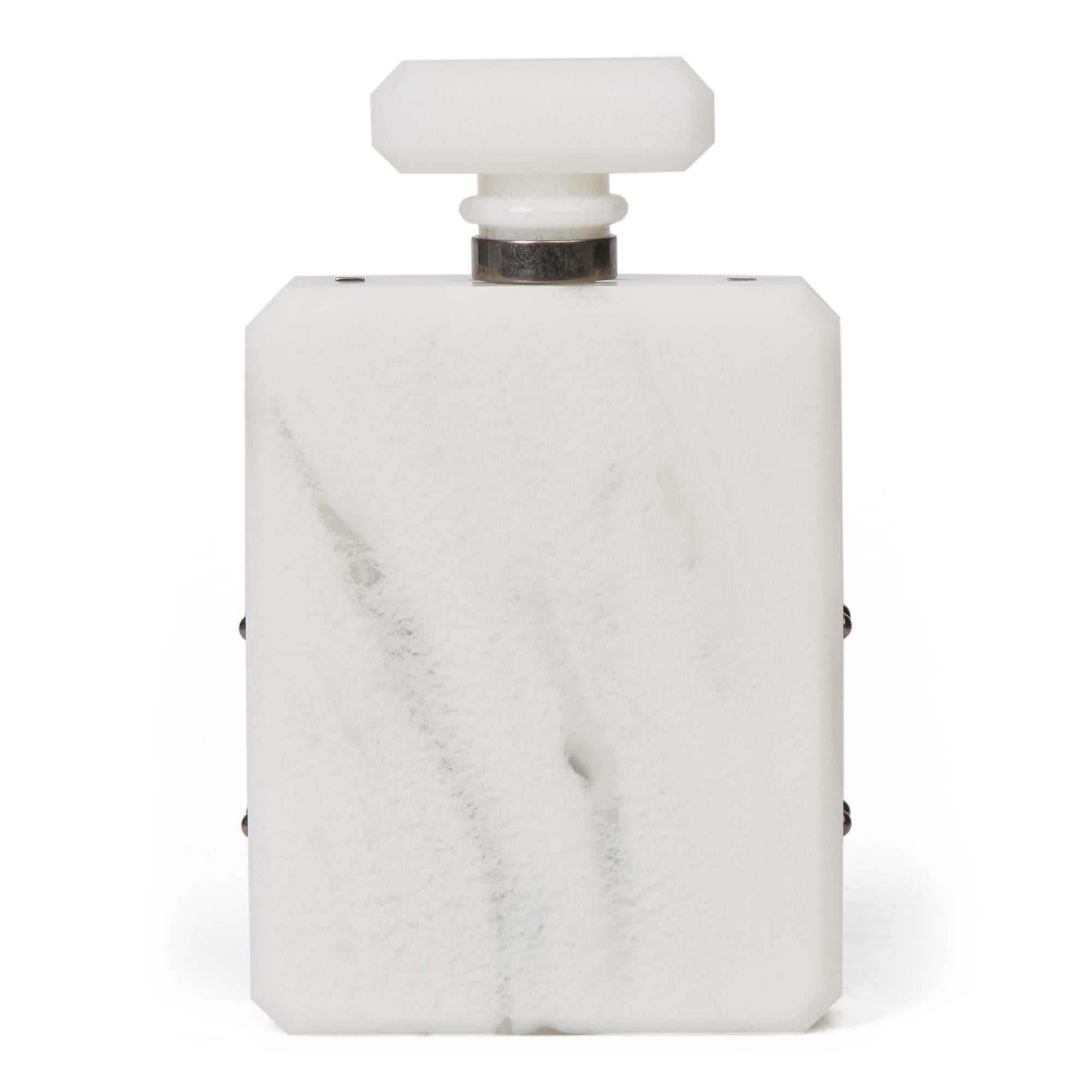 2016 Chanel Weißer Marmor Plexiglas Paris-Rom Parfümflasche Tasche im Zustand „Hervorragend“ im Angebot in Bishop's Stortford, Hertfordshire