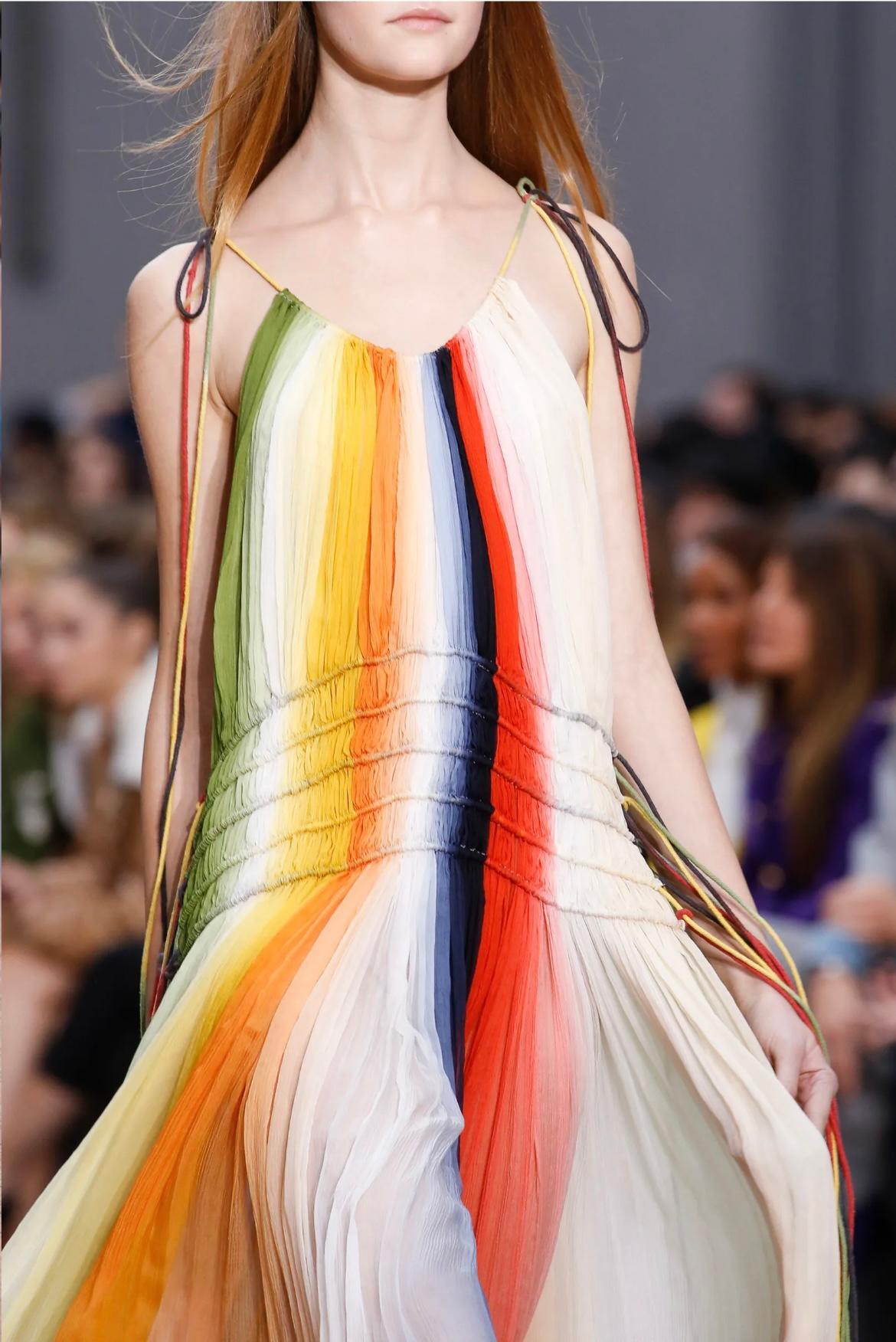 2016 Chloe Runway Documented Robe longue en mousseline arc-en-ciel en vente 1