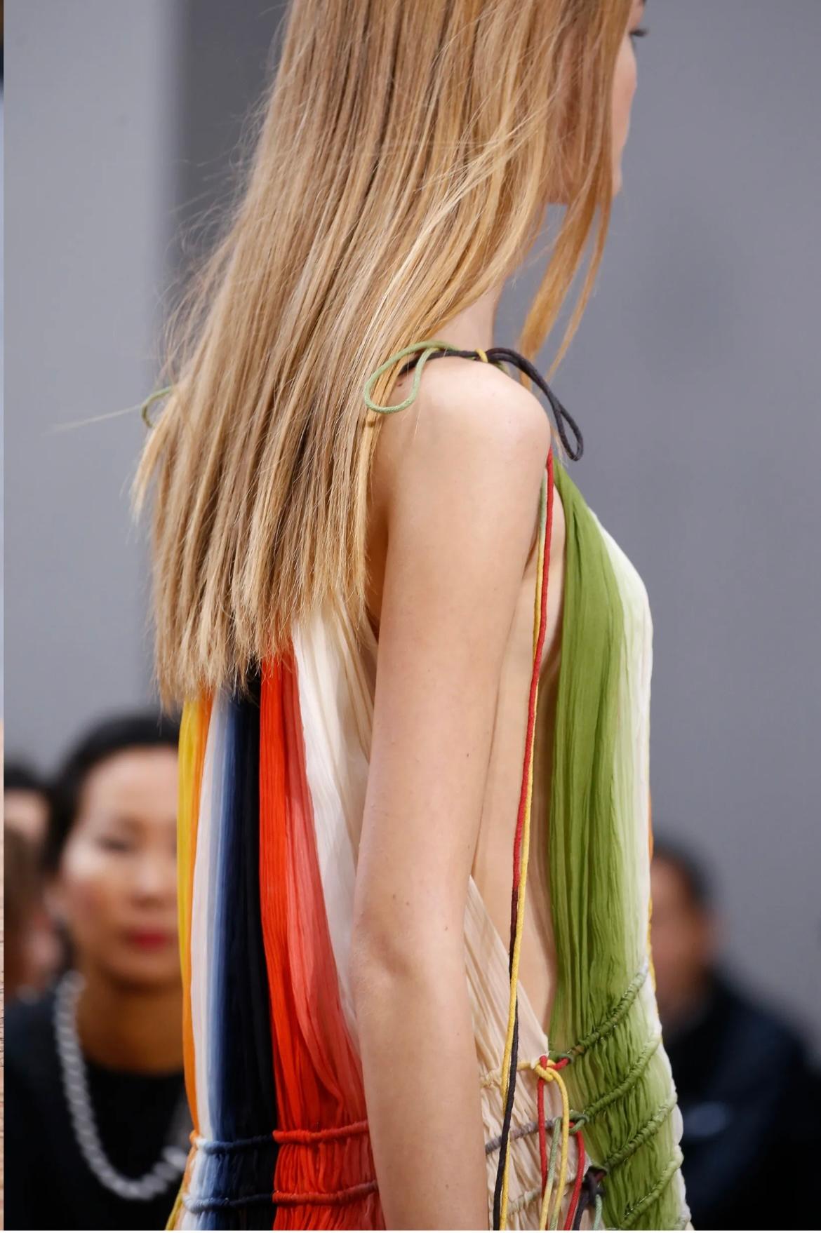 2016 Chloe Runway Documented Robe longue en mousseline arc-en-ciel en vente 2