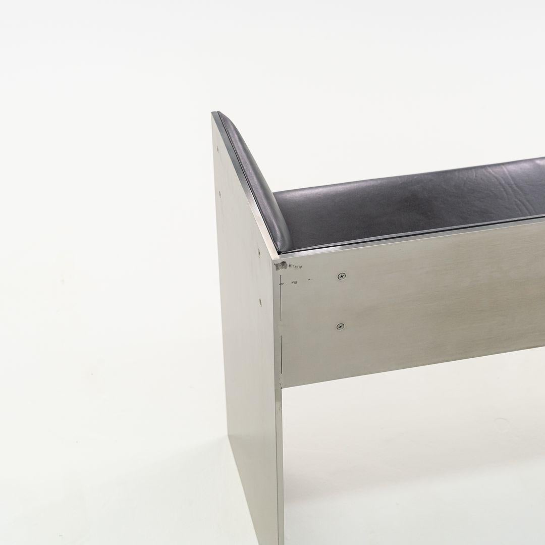 2016 Panchina personalizzata in acciaio inox spazzolato con rivestimento in pelle, 2 volte disponibile In condizioni buone in vendita a Philadelphia, PA