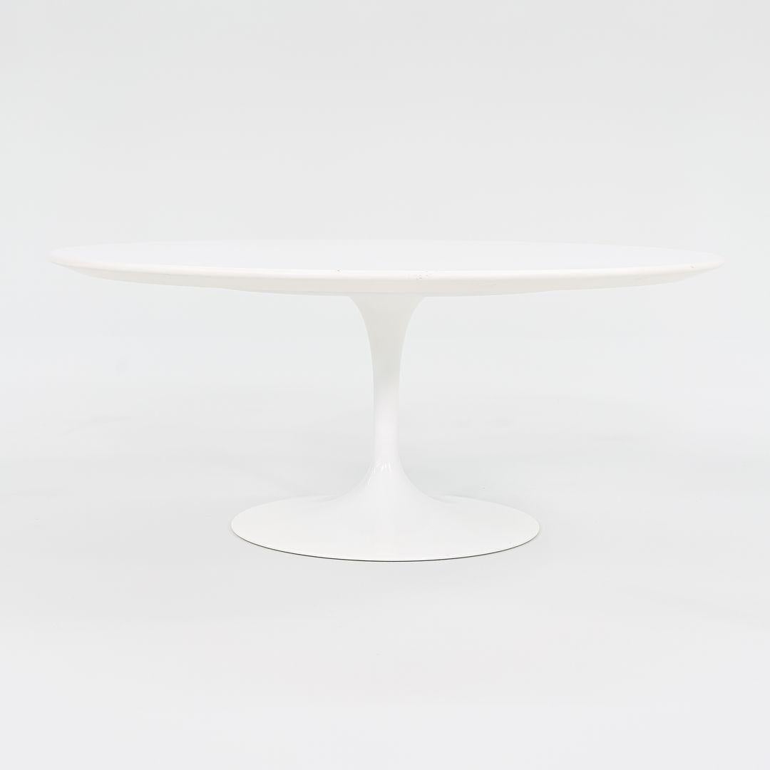 2016 Eero Saarinen for Knoll Table basse Tulip avec plateau rond en stratifié de 35 pouces Bon état - En vente à Philadelphia, PA