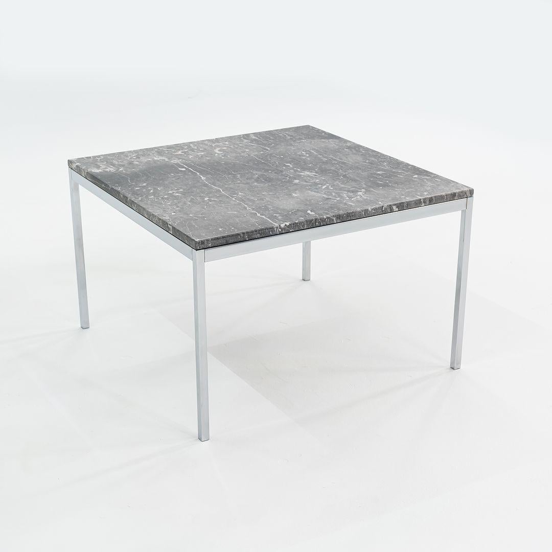 Quadratischer Beistelltisch von Florence Knoll aus Chrom und Grigio Marquina Marmor, 2016 (Moderne) im Angebot