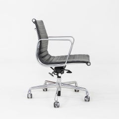2016 Herman Miller Eames Aluminum Group Management Desk Chair w/ Pneumatic Bases (chaise de bureau en aluminium pour la gestion de groupe)