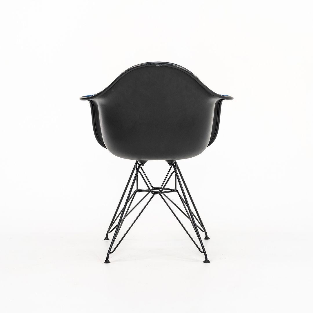 2016 Herman Miller Eames DAR Esszimmerstuhl aus Fiberglas in Blau, 3x verfügbar im Angebot 4