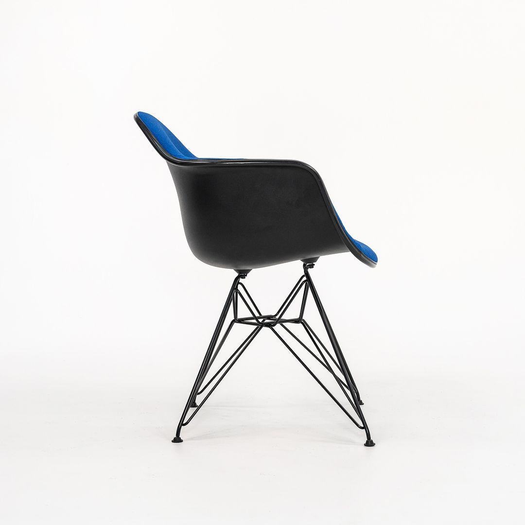 2016 Herman Miller Eames DAR Esszimmerstuhl aus Fiberglas in Blau, 3x verfügbar (amerikanisch) im Angebot