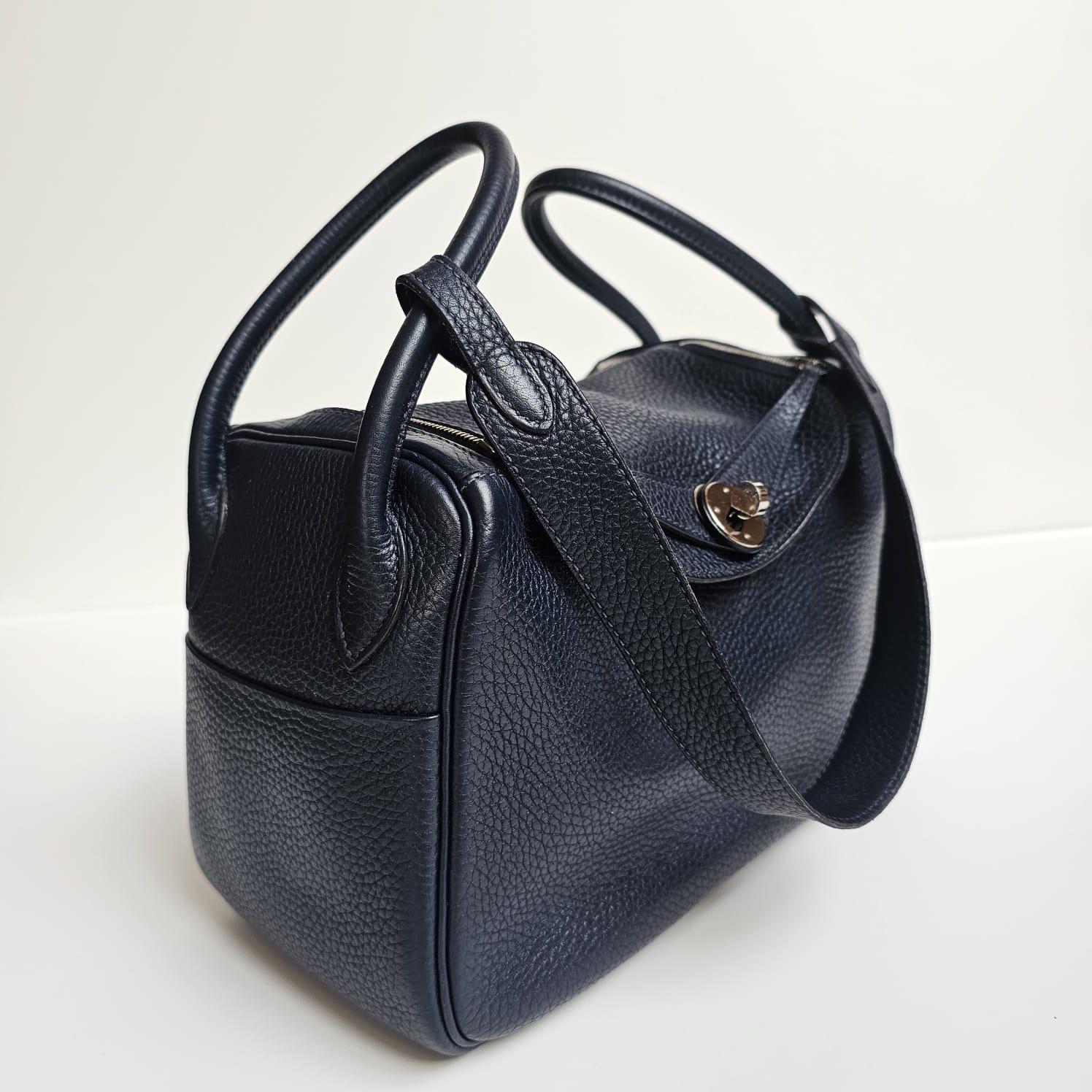 2016 Hermes Bleu Nuit Lindy 26 Bag In Good Condition In Jakarta, Daerah Khusus Ibukota Jakarta